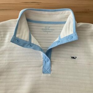 Vineyard Vines, Size L, off white with pale blue trim